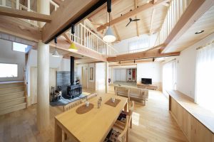 平屋のように暮らす、二階建ての家