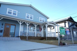 明るく開放的なカリフォルニアスタイルの家